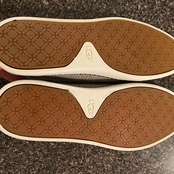UGG slip on shoes. - Picture 5 of 5